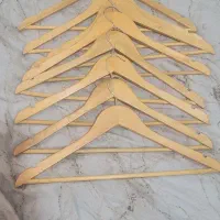 چوب‌لباسی چوبی مناسب جهیزیه و نظم کمد