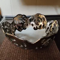 تعدادی ظروف در حد نو و خاص و تمیز