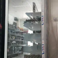 فریز تک درب ایستاده