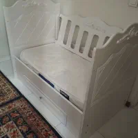 فروش تخت کودک محافظ دار دوطرفه وتشک طبی درحد نو