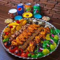 ب چند نفر خانوم یا اقا جهت کار در کبابی نیازمندیم