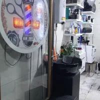 وسایل کامل ارایشگاه مردانه همراه مغازه ومشتری ثابت
