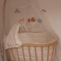 گهواره چوبی خارجی برندisiz و آویز موزیکال