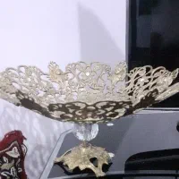 یک عدد میوه خوری برنز