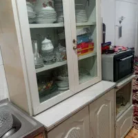 بوفه فلزی ایستاده و زیر سماوری