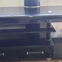 زیر‌تلویزیونی ‌تمام‌شیشه ای