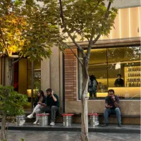 رهن و اجاره مغازه 350 متری تاپ لوکیشن