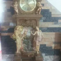ساعت  ایستاده مجسمه ای