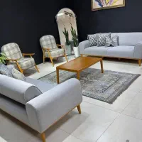 /مبل راحتی با نشیمن استاندارد و طراحی خاص&