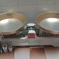 ترازو قدیمی دو کفه