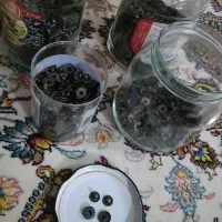 لوازم خیاطی نخ دکمه و پرچ و سر منگوله|لوازم خیاطی و بافتنی|قم, نیروگاه|دیوار