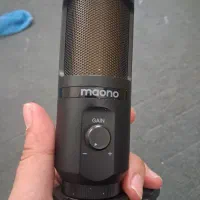 ۲ عدد میکروفون با کارت صدا و پایه