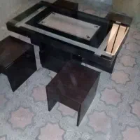 میز بزرگ با چهار عسلی