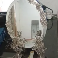 آینه دکوری پایهدار با طرح گل برجسته