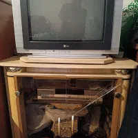 میز تلویزیون و تلویزیون