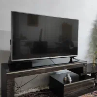 تلوزیون و میز