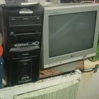 کامپیوتر با کیس و کیبورد