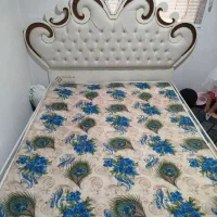 تخت دو نفره و میز آرایشی