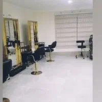 نیازمند نیرو در آرایشگاه زنانه
