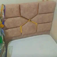 یک عدد تخت یک نفره رنگ قهوی طلای رو تختی و بالیشت|تشک تختخواب|زاهدان, |دیوار