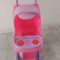 چند عروسک و یک کالاسکه کاملا سالم