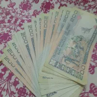 تعدادی اسکناس وسکه