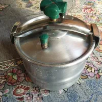 زودپز حاتم درحدنو جنس محکم و قدیمی ۶نفره
