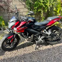NS200 باجاج
