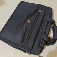 کیف اداری|کیف، کفش، کمربند|پرند, فاز ۰|دیوار