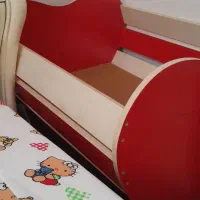 تخت کنار مادر و صندلی ماشین