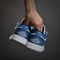 کتونی جردن ۱ طوسی پشت سرمه ای کلاسیکG|کیف، کفش، کمربند|تهران, پرستار|دیوار