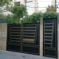 سه-طبقه-ساختمان-140متری-واقع-در-برخیابان-شصت-متری