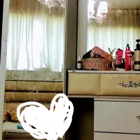 سرویس خواب شامل میز آرایش.دراور.کمد.تخت و پاتختی