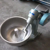 نیروی کار ماهر یا نیمه ماهر یا بازنشسته فنی کار