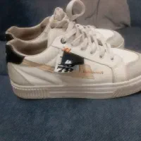 کفش سایز ۳۹