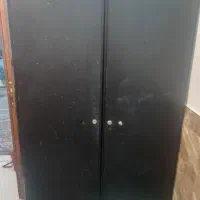 دو عدد کمد لباس فلزی و چوبی
