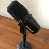 میکروفون Shure MV7 در حد نو + پایه رومیزی