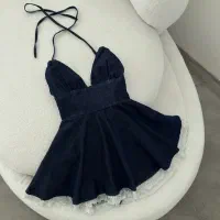 خیاط خانم مسلط به دوخت پیراهن شب