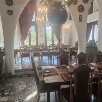 آشپز ایرانی و گیلانی و تخته کار و ویتر