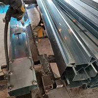 جوشکار یا کمک جوشکار یا کارگر فنی ساده