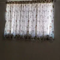 پرده گلدار اتاق