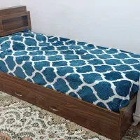 تخت و میز تحریر