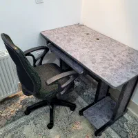 میز کامپیوتر و صندبی چرخدار
