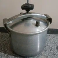 دیگ زود پز سالم و تمیز