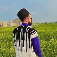 خواننده و مداح مراسمات فاتحه خوانی