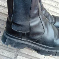 کفش زنانه  و لباس دست دوم مردانه