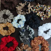 کش موی پارچه ای در رنگبندی متنوع به صورت عمده|زیورآلات و اکسسوری|رشت, جانبازان|دیوار