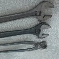 چند عدد آچار|ابزارآلات|مشکین‌دشت, |دیوار