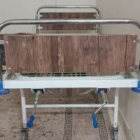 تخت خواب بیمارستانی