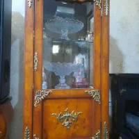 دوعدد ویتربن  با تیکه های برنز